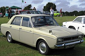 Hillman Hunter with second of the four fronts 1725cc first registered October 1967.JPG