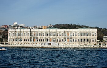 Вид на дворец Чираган с Босфора