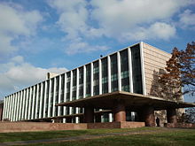 Building housing the Josiah Willard Gibbs Laboratories, at Yale University's Science Hill JWGibbsLabs.jpg