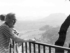 Džons Roikrofts Elbas smilšu kalnā 1988. gadā.