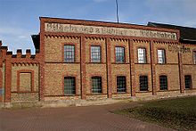 Brick factory building with faded lettering "Hildebrandt & Bühner GmbH Möbelfabrik Osthofen"