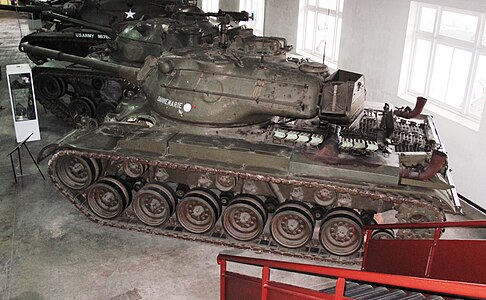 Французский M47 Patton на выставке в Бронетанковом музее в Сомюре. 856 экземпляров были поставлены с 1953 года и оставались на вооружении до 1970 года[39].