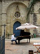 Concierto de Piano en el jardín de la iglesia