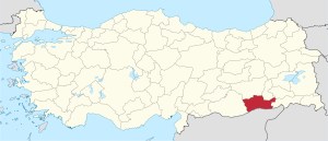 Mardin highlighted in red on a beige political map of Turkeym
