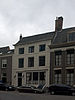 Huis met gepleisterde lijstgevel