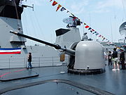 巡防舰子仪（PFG-1107）中部上甲板的OTO Melara 76mm舰炮。