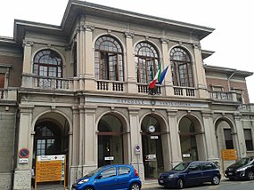 Ospedale di Garbagnate Milanese - ingresso principale - 2013.jpg