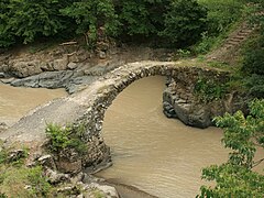 Brücke bei Purtio (Gemeinde Samleti) über den Adschariszqali (11./12. Jahrhundert)