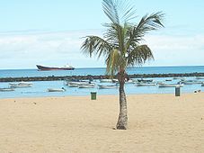 Strand van San Andres ofwel Playa de Las Teresitas: een beschut, met zand uit de sahara opgespoten strand even ten noorden van de hoofdstad