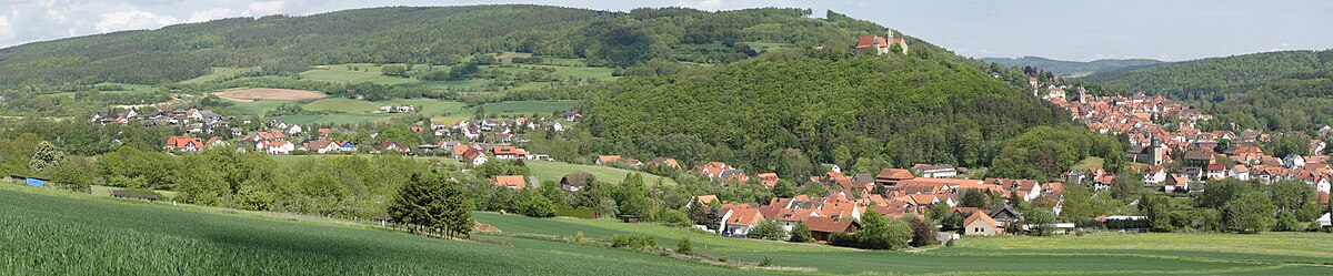 nordhessisches Landidyll pur ist die Stadtansicht von Norden im Mai 2010