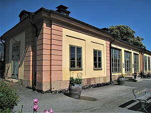Åkeshovs slotts orangeri från 1740-talet, ritat av arkitekten Carl Hårleman, används idag av slottet som konferensanläggning.
