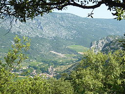172 
 Saint-Jean-de-Buèges au fond de la vallée de la Buège. 
 JPG