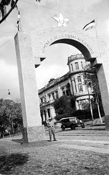 Arco de triunfo de la Avda. Rpca. de Colombia