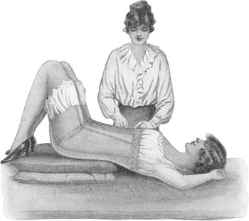 Asjustment of a front-laced corset in a reclining position