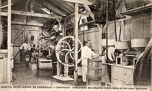 Préparation des poudres médicinales et des eaux gazeuses (c. 1910).