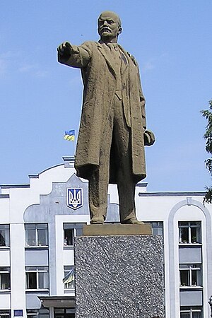 English: Vladimir Lenin‘s monument in Borzna, ...