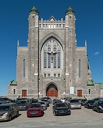 La basilique-cathédrale Saint-Michel de Sherbrooke (Québec). (définition réelle 3 705 × 4 631)