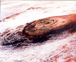 Olympus Mons otoczony chmurami, pokolorowana mozaika zdjęć z sondy Viking 1