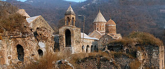Поглед на манастир са југозапада