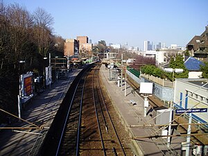 Vue depuis la passerelle sur la gare de Suresnes-Mont-Valérien.