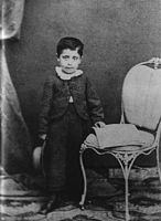 Mahler kot otrok, 1865, prva znana Mahlerjeva fotografija