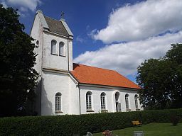 Högås kyrka sedd från sydväst.