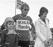 Jan Janssen me familie binst zyn ofscheid van de velosport (1972)