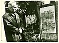 Karol Kuryluk przy grobie dr Zdzisława Bielińskiego, Lwów, 1966