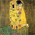 Quadrat: Gustav Klimt (1862–1918): Der Kuss, 180×180 cm.