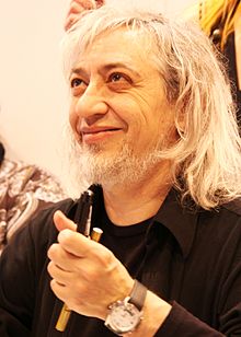 Luis Royo - Salon du livre de Paris 2010.JPG