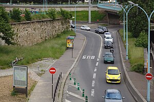 Le début du quai de Bercy, vu depuis le boulevard Pontiakowski. À gauche une partie du bastion no 1.