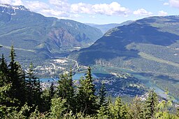 Revelstoke sett från Mount Revelstoke.