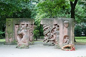 "Block der Frauen" - a sculpture by ...