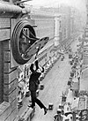 Harold Lloyd w filmie Jeszcze wyżej!