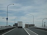 JR宇都宮線をまたぐ東大宮陸橋（4車線対応で建設されている）