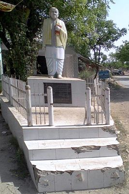 Vallabhbhai Patel-statuo en Katra Gulab Singh.jpg