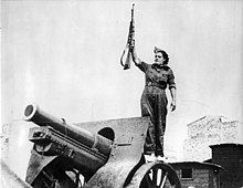 Woman with a rifle, soldier of Mujeres Libres, Confederal militias Barcelona, 1936 Spanish Civil War Strijdlustige vrouw - Woman ready to fight (3334194838).jpg