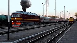 Файл:TEP70-0347 arrives and TEP70-0234 departs with train, Daugavpils.webm
