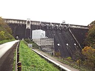 田瀬ダム（猿ヶ石川）。人工ハイオクガソリン工場の電力供給を海軍に要求された。1954年（昭和29年）完成。