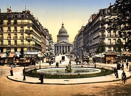 La rue Soufflot vue depuis le boulevard Saint-Michel.