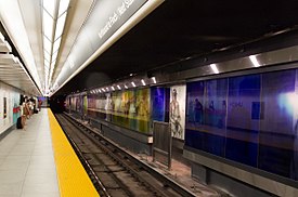 Toronto - TTC Union Station - Eastbound Platform (cropped).jpg