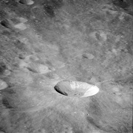 Oblique view of Mandelʹshtam F from Apollo 11. Mandelʹshtam F lies to the east of Mandelʹshtam itself and is adjacent to the larger but less obvious Mandelʹshtam G.