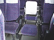 補助座席の例 簡易リクライニング機構付