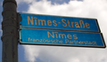 Nîmes-Str. — Straßenschild/Street sign