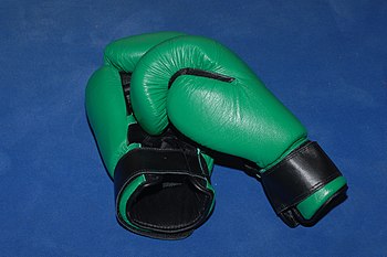 Boxing gloves Español: Guantes de boxeo França...