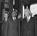 Alfried Krupp (à direita) e o presidente do Togo, Sylvanus Olympio, na Villa Hügel, 1961.