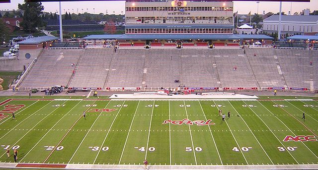 Description de l'image Byrd Stadium home side 2005.jpg.