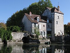 Antico mulino ad acqua sul Loiret a Saint-Pryvé-Saint-Mesmin