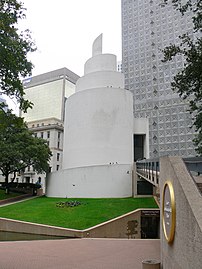 Cappella del Ringraziamento presso Thanks-Giving Square a Dallas, in Texas, costruita nel 1976, ispirata al malwiya