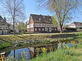 Wohnhaus (Umgebinde) mit zwei Seitenflügeln